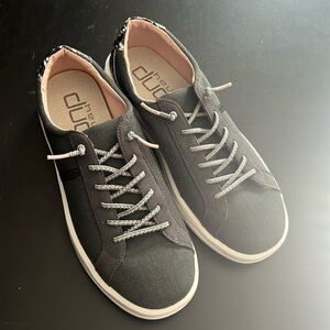 CUTE brand new Ladies Dudes pink and gray sz 9